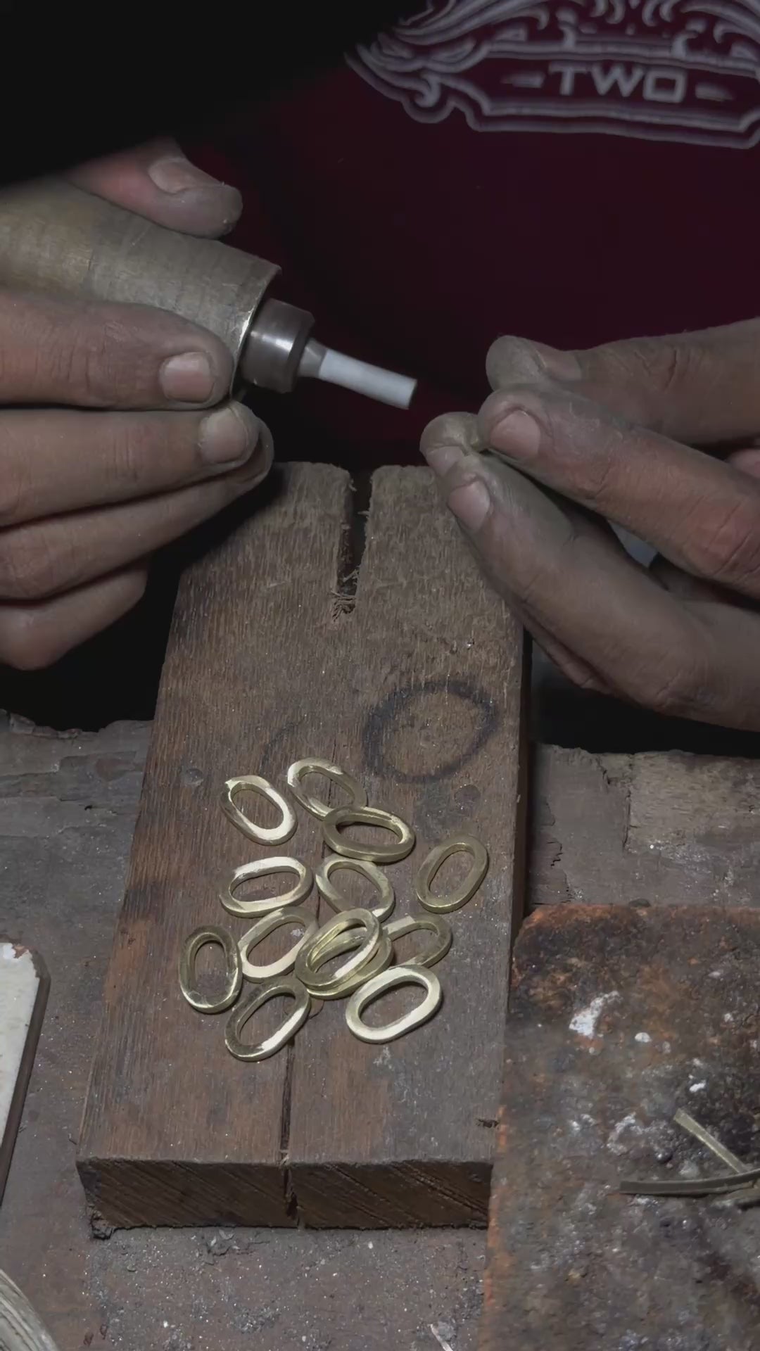 artisanat fabrication piece bijoux laiton