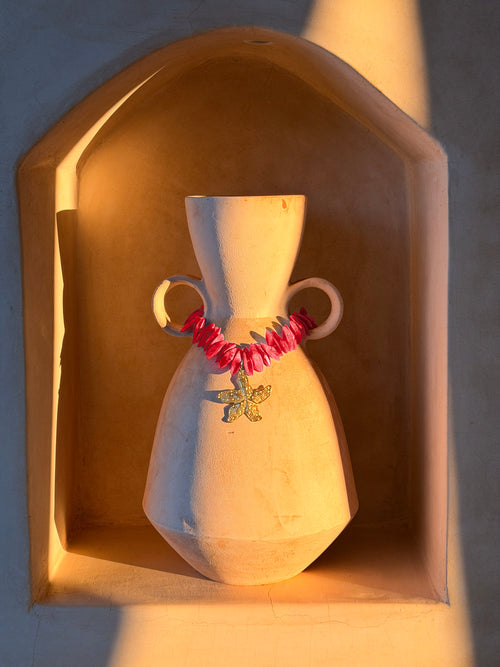 Collier en résine rouge intense avec pendentif étoile de mer